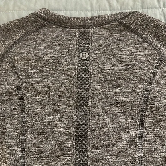 Lululemon Swiftly tech sparkle gray long sleeve crew like new - Picture 10 of 10